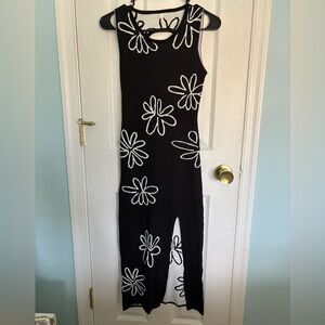 Sleeveless Black Knit Dress with White Floral Outline